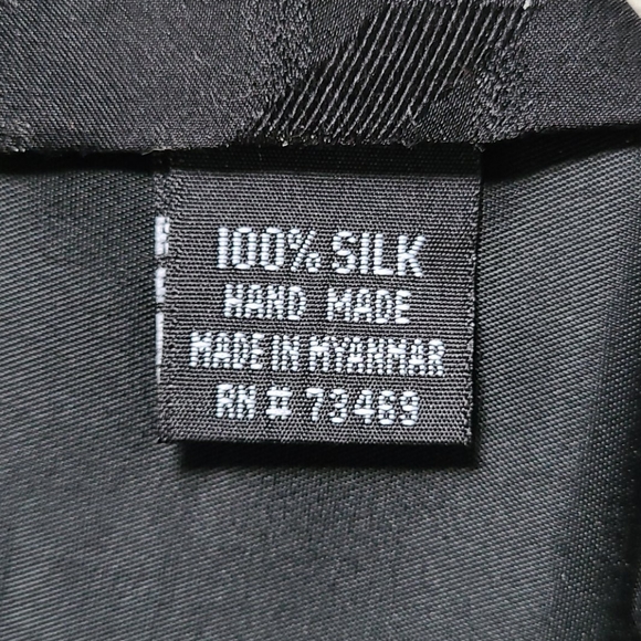 Addiction Dalmatian Tie - Picture 5 of 5